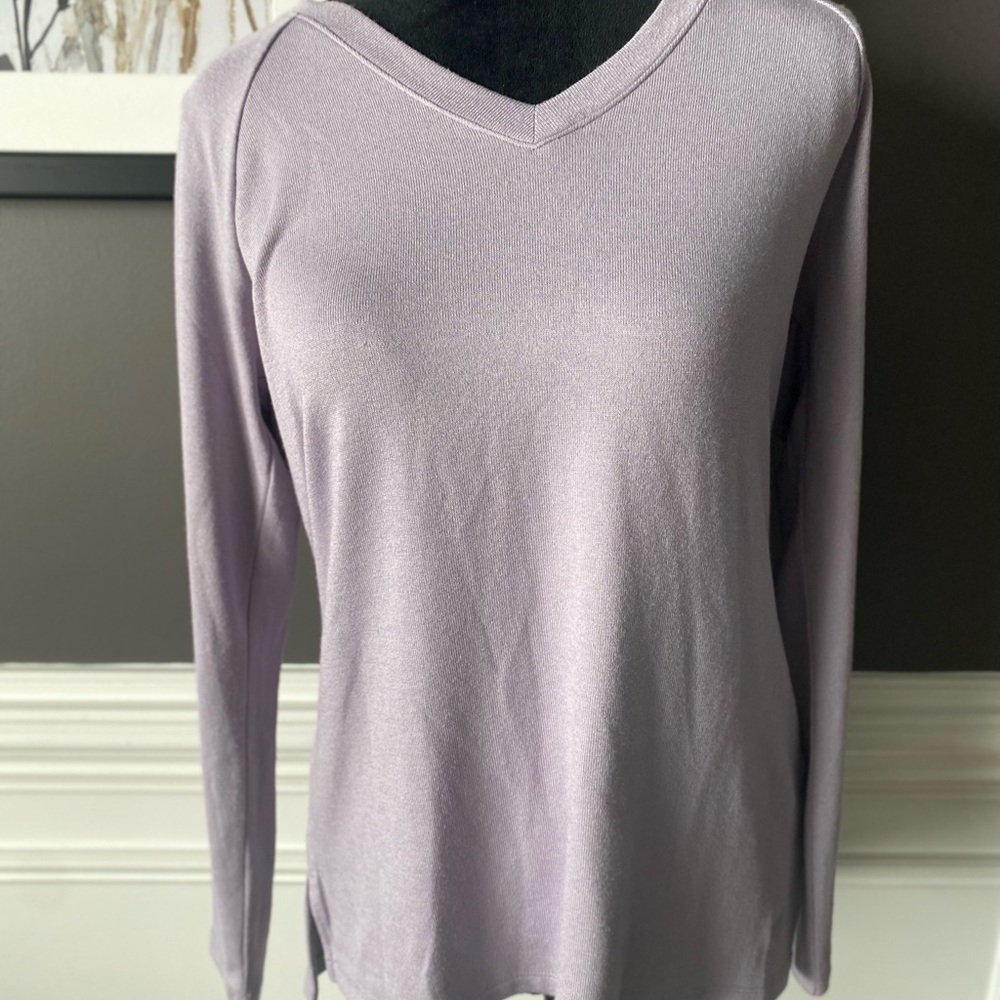 Lavender Long Sleeve V-Neck Top